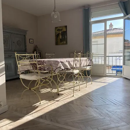 Apartment 2 Etoiles Lumineux En Centre-ville De Royan, Pres Des Plages Et Marche - Fr-1-539-14 Royan