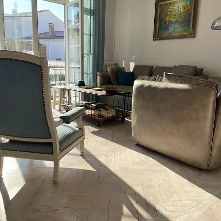 Apartment 2 Etoiles Lumineux En Centre-ville De Royan, Pres Des Plages Et Marche - Fr-1-539-14