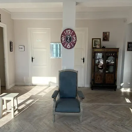 Apartment 2 Etoiles Lumineux En Centre-ville De Royan, Pres Des Plages Et Marche - Fr-1-539-14