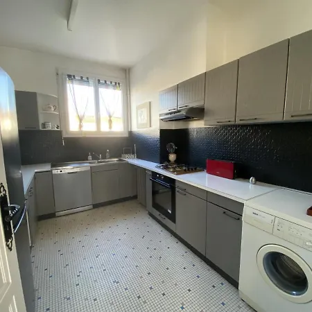 Apartment 2 Etoiles Lumineux En Centre-ville De Royan, Pres Des Plages Et Marche - Fr-1-539-14 *